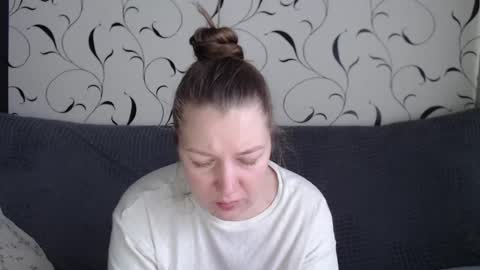 Snapshot of taxxxu chatting on 11.25.25 Diana online show from 11.25.25