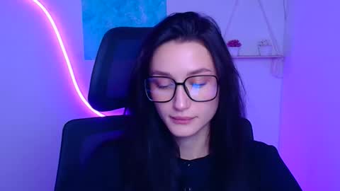 Snapshot of tayavibe chatting on 11.26.25 Taya online show from 11.26.25