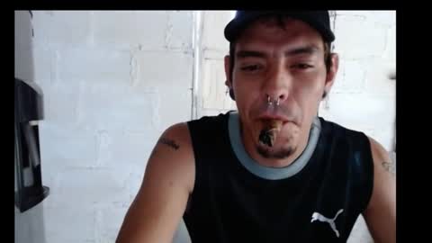 Snapshot of tayler_punk chatting on 12.01.24 tayler punk online show from 12.01.24