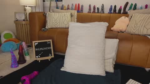 Snapshot of taylor_love_303 chatting on 09.16.25 Taylor -- online show from 09.16.25