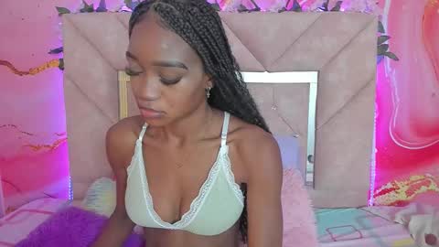 Snapshot of taylor_oriana_ chatting on 10.02.25 Oriana online show from 10.02.25