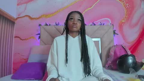 Snapshot of taylor_oriana_ chatting on 11.05.25 Oriana online show from 11.05.25