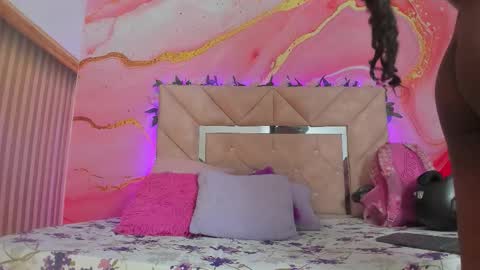 Snapshot of taylor_oriana_ chatting on 11.11.25 Oriana online show from 11.11.25