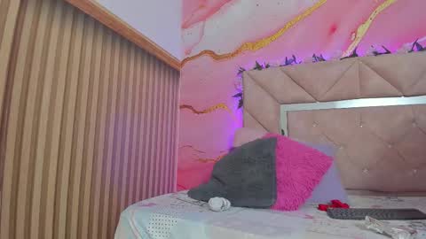 Snapshot of taylor_oriana_ chatting on 11.20.25 Oriana online show from 11.20.25