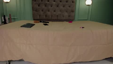 Taylor  online show from 01.16.25