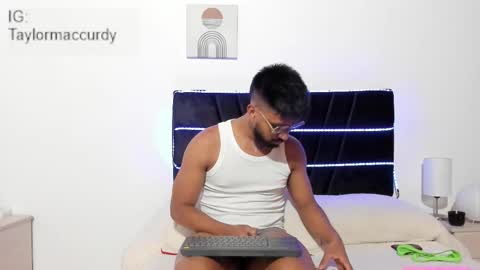 taylormaccurdy_ online show from 01.06.26