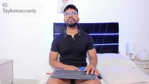 taylormaccurdy_ online show from 01.07.26