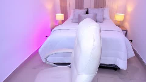 Snapshot of taylorr_hills chatting on 10.14.25 Taylor online show from 10.14.25