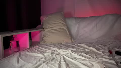 Mary     X TechnoElfff  INST    fansly kissmary online show from 01.12.25