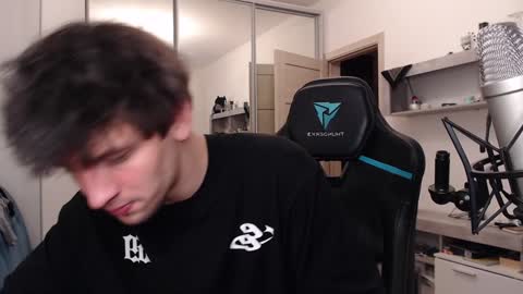 Snapshot of teddy_mode chatting on 12.13.24 Teddy online show from 12.13.24