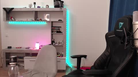 Snapshot of teddy_mode chatting on 12.15.24 Teddy online show from 12.15.24