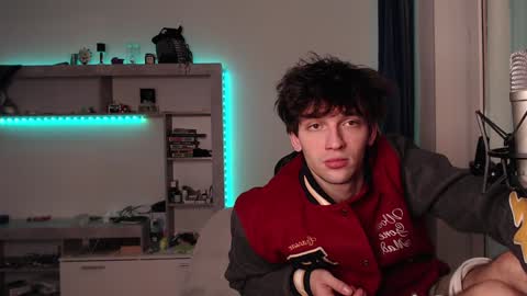 Snapshot of teddy_mode chatting on 12.17.24 Teddy online show from 12.17.24