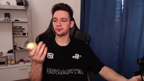 Snapshot of teddy_mode chatting on 02.05.25 Teddy online show from 02.05.25