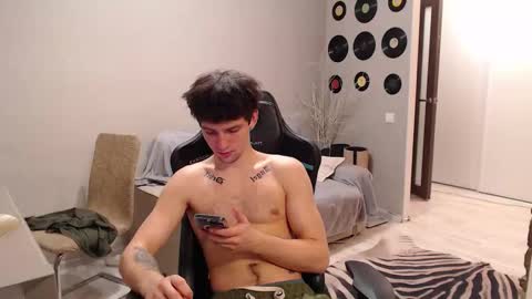 Snapshot of teddy_mode chatting on 11.08.25 Teddy online show from 11.08.25