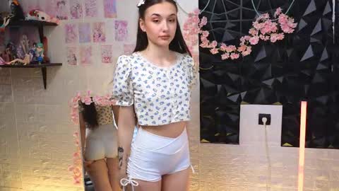 Alice and Cassie online show from 04.17.26