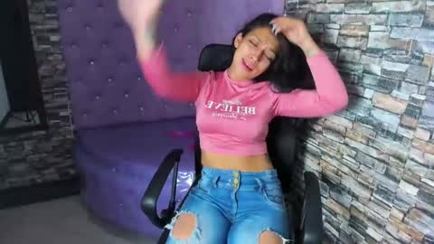 Snapshot of teeennaugthy18 chatting on 02.06.25 Tayloor online show from 02.06.25