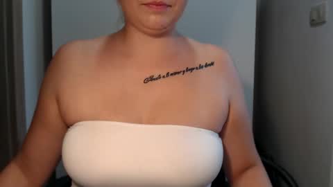 Teeyara  online show from 09.23.25