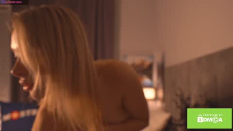 Snapshot of telladreamer_ chatting on 01.10.25 Tella online show from 01.10.25