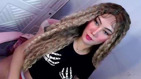 Snapshot of temptationoflust chatting on 02.14.25 Im Dianna DONT FORGET TO FOLLOW ME online show from 02.14.25