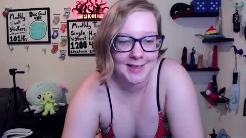 Pixie and Tentacle Overlord online show from 12.22.25