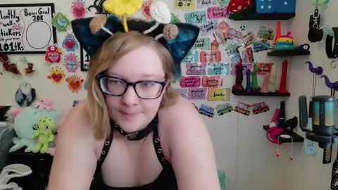 Pixie and Tentacle Overlord online show from 02.18.26