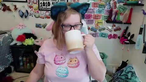 Pixie and Tentacle Overlord online show from 04.22.26