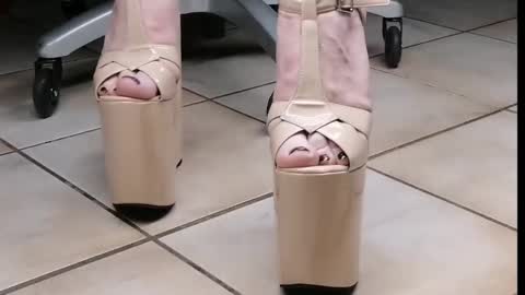 Snapshot of teninchheels chatting on 02.09.25 teninchheels online show from 02.09.25