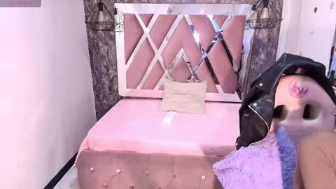 Terra Elowen online show from 10.09.25