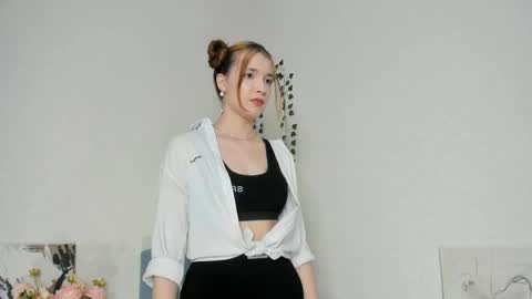 Caroline online show from 05.06.26