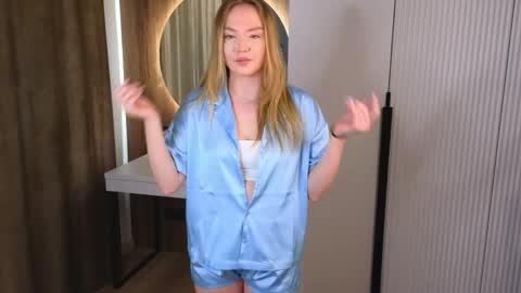 Snapshot of tessaandoh chatting on 04.01.26 Candie online show from 04.01.26