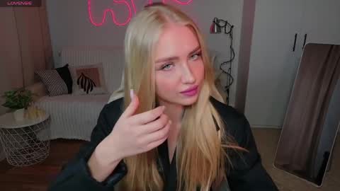 TessaHamilton online show from 04.04.26