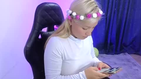 Snapshot of tessawhisnton chatting on 12.17.24 Tessy online show from 12.17.24