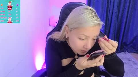 Snapshot of tessawhisnton chatting on 12.21.24 Tessy online show from 12.21.24