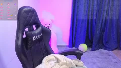 Snapshot of tessawhisnton chatting on 01.16.25 Tessy online show from 01.16.25