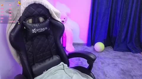 Snapshot of tessawhisnton chatting on 01.22.25 Tessy online show from 01.22.25