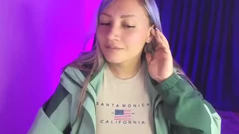 Snapshot of tessawhisnton chatting on 03.11.25 Tessy online show from 03.11.25