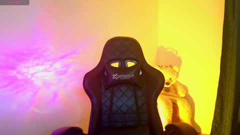 Snapshot of tessawhisnton chatting on 09.18.25 Tessy online show from 09.18.25