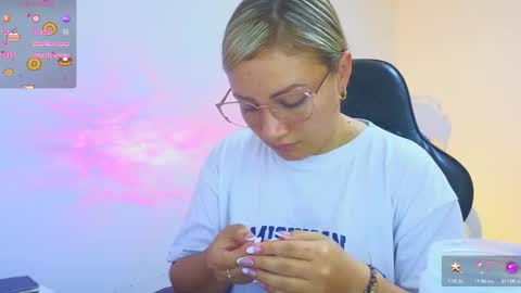 Snapshot of tessawhisnton chatting on 09.19.25 Tessy online show from 09.19.25