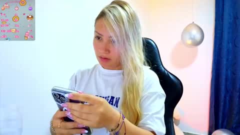 Snapshot of tessawhisnton chatting on 10.10.25 Tessy online show from 10.10.25