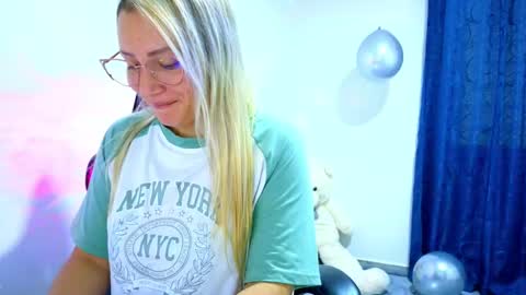 Snapshot of tessawhisnton chatting on 10.15.25 Tessy online show from 10.15.25