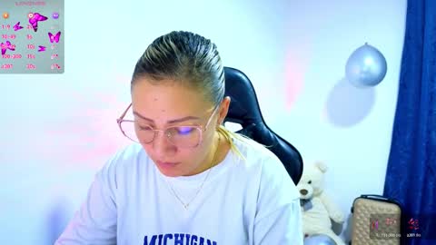 Snapshot of tessawhisnton chatting on 11.05.25 Tessy online show from 11.05.25