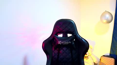 Snapshot of tessawhisnton chatting on 11.06.25 Tessy online show from 11.06.25