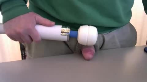 Snapshot of testechat chatting on 10.12.25 Test the Chat online show from 10.12.25