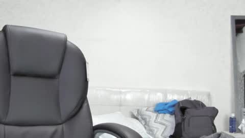 Snapshot of teylor_creed chatting on 02.22.25 teylor creed online show from 02.22.25