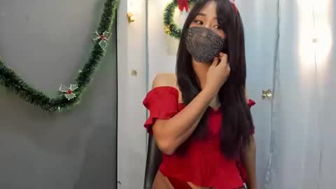 Snapshot of thaidancer chatting on 12.25.24 CJ online show from 12.25.24