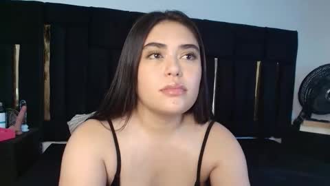 Snapshot of thaisadara24 chatting on 11.02.25 T H A I S online show from 11.02.25