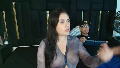 T H A I S  online show from 12.18.25