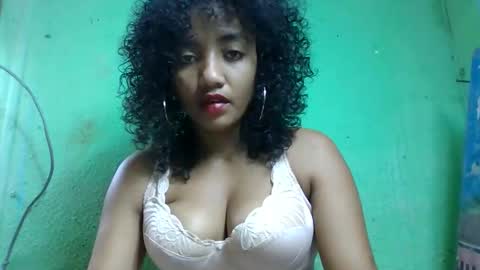 Snapshot of thalia1810 chatting on 12.05.25 thalia1810 online show from 12.05.25