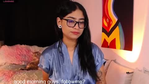 Snapshot of thalia_066 chatting on 10.25.25 thalia online show from 10.25.25