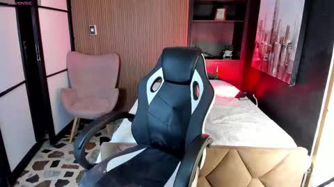 Snapshot of thaliabrooks_ chatting on 11.21.25 Thalia online show from 11.21.25